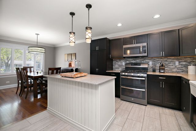 1002 Warner Avenue, Lemont, IL 60439