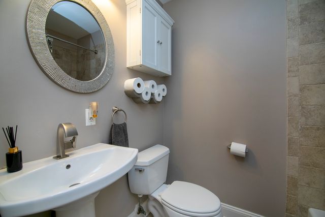 1002 Warner Avenue, Lemont, IL 60439