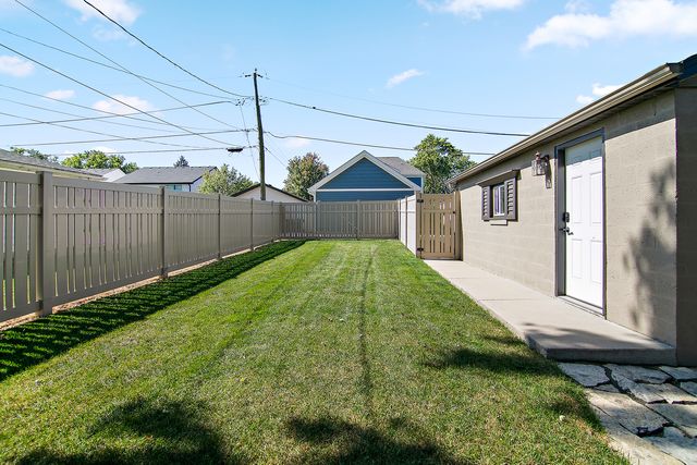 1002 Warner Avenue, Lemont, IL 60439