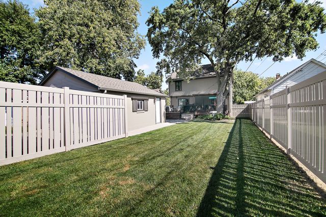 1002 Warner Avenue, Lemont, IL 60439