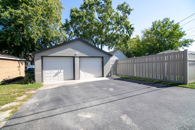 1002 Warner Avenue, Lemont, IL 60439