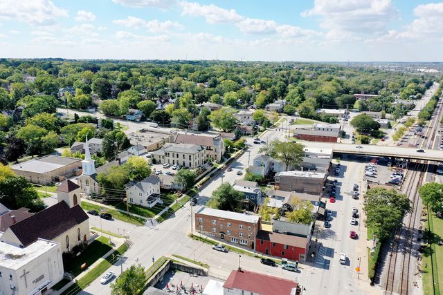 1002 Warner Avenue, Lemont, IL 60439