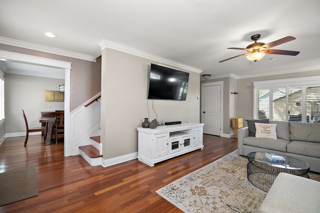 1002 Warner Avenue, Lemont, IL 60439