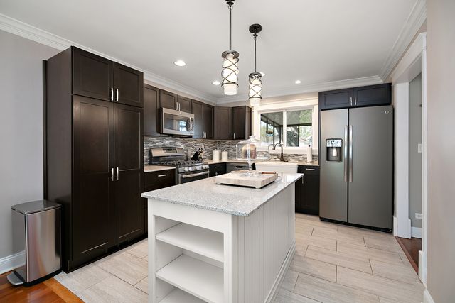 1002 Warner Avenue, Lemont, IL 60439
