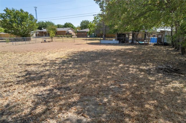 222 Oak Court, Rhome, TX 76078