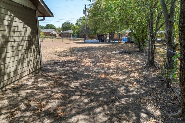 222 Oak Court, Rhome, TX 76078