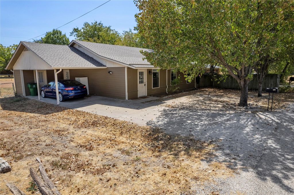 222 Oak Court, Rhome, TX 76078