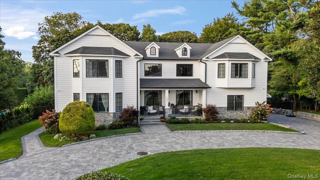 105 Woodhill Lane, Manhasset, NY 11030 — photo 2