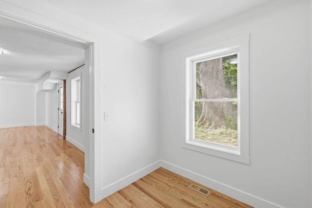 164 Main St A, Westford, MA 01886