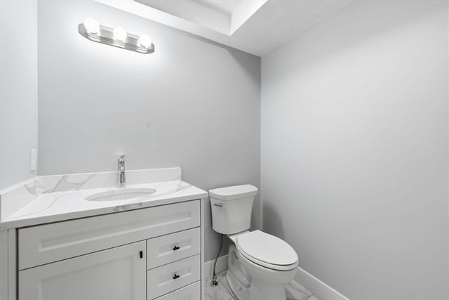 164 Main St A, Westford, MA 01886