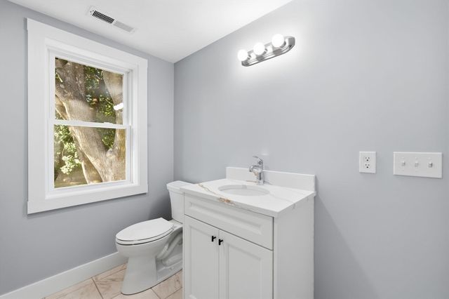 164 Main St A, Westford, MA 01886
