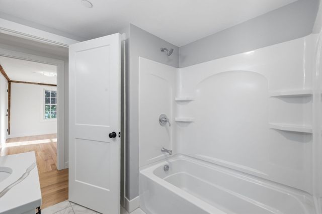164 Main St A, Westford, MA 01886