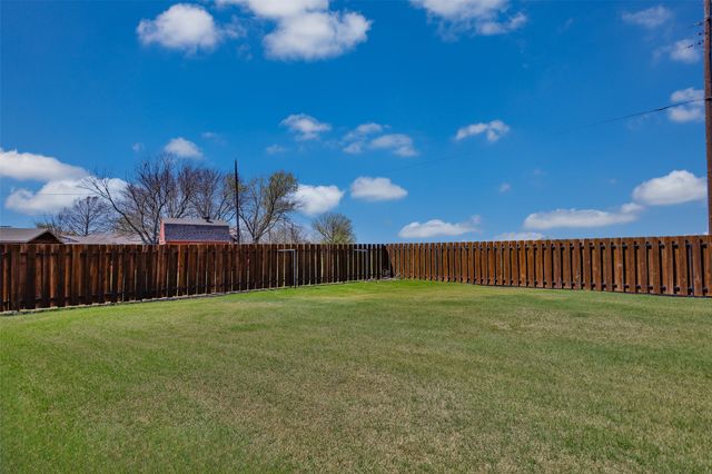 2008 Stanford Drive, Gainesville, TX 76240