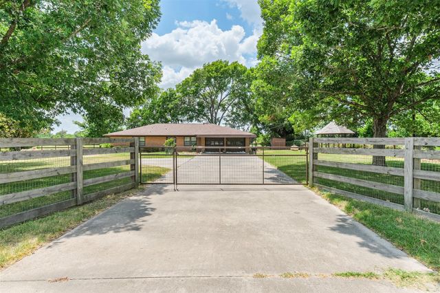 18211 Mueschke Road, Cypress, TX 77433