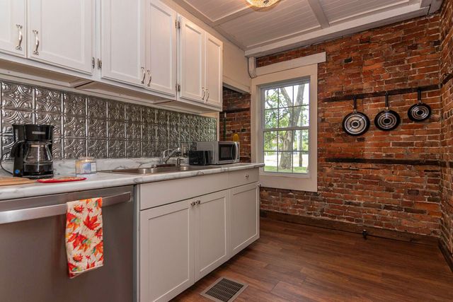 514 N Kalamazoo Street, Paw Paw, MI 49079