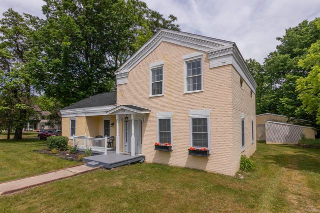 514 N Kalamazoo Street, Paw Paw, MI 49079