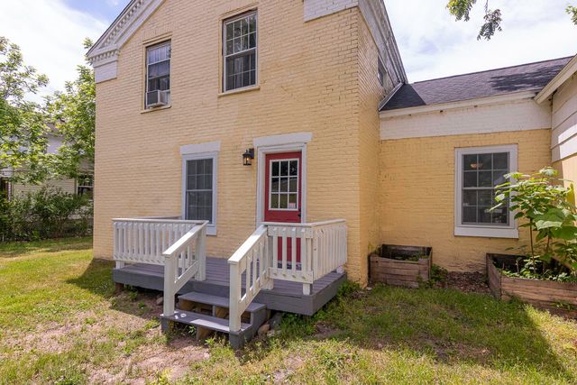 514 N Kalamazoo Street, Paw Paw, MI 49079