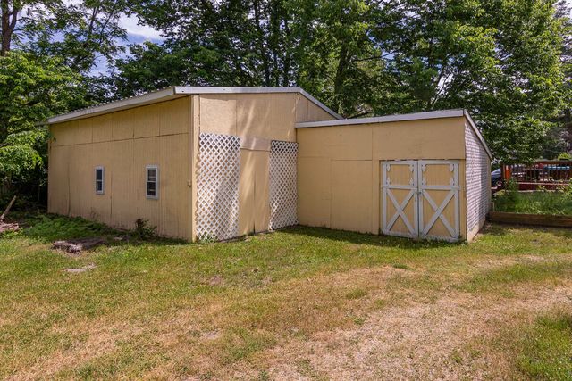 514 N Kalamazoo Street, Paw Paw, MI 49079