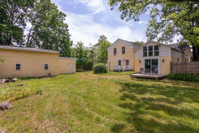 514 N Kalamazoo Street, Paw Paw, MI 49079