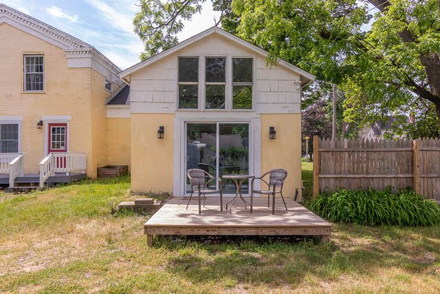 514 N Kalamazoo Street, Paw Paw, MI 49079