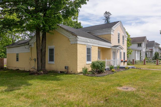 514 N Kalamazoo Street, Paw Paw, MI 49079