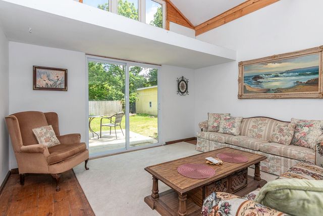 514 N Kalamazoo Street, Paw Paw, MI 49079