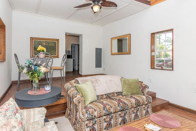 514 N Kalamazoo Street, Paw Paw, MI 49079