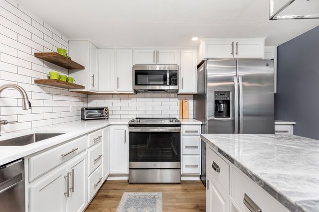 404 Paradise Road 1C, Swampscott, MA 01907