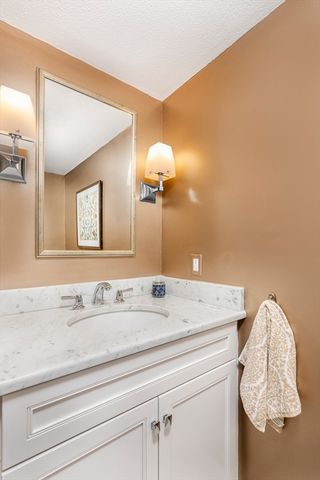404 Paradise Road 1C, Swampscott, MA 01907