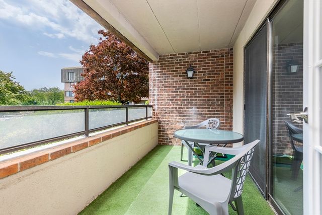 404 Paradise Road 1C, Swampscott, MA 01907