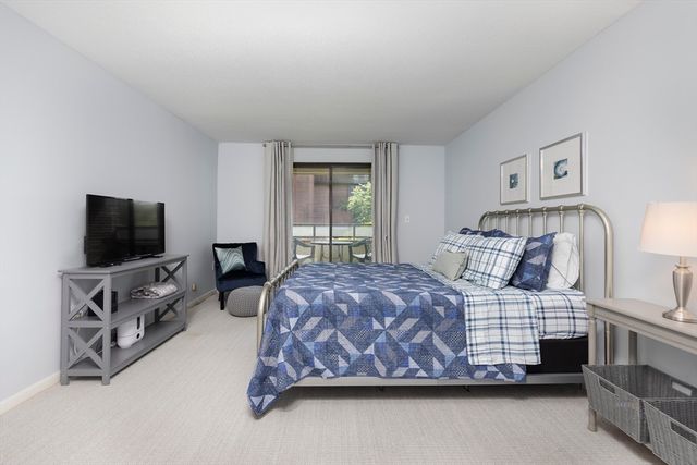 404 Paradise Road 1C, Swampscott, MA 01907