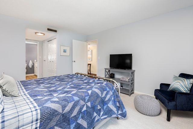 404 Paradise Road 1C, Swampscott, MA 01907