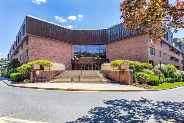 404 Paradise Road 1C, Swampscott, MA 01907