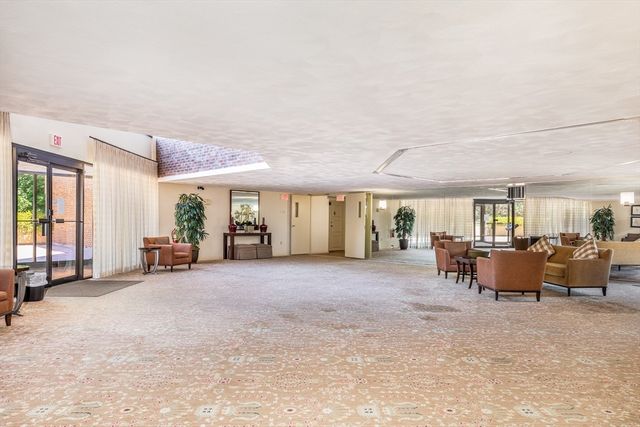 404 Paradise Road 1C, Swampscott, MA 01907
