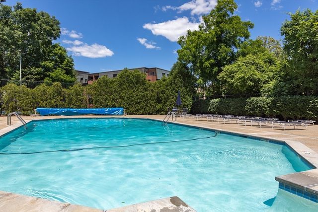 404 Paradise Road 1C, Swampscott, MA 01907