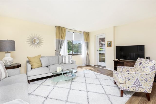 404 Paradise Road 1C, Swampscott, MA 01907
