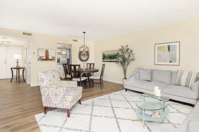 404 Paradise Road 1C, Swampscott, MA 01907