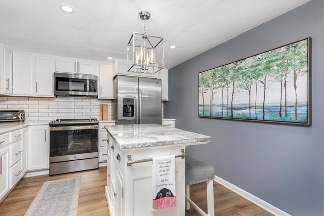 404 Paradise Road 1C, Swampscott, MA 01907