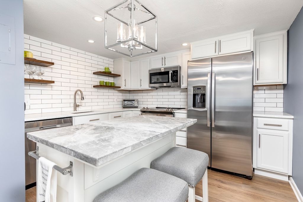 404 Paradise Road 1C, Swampscott, MA 01907