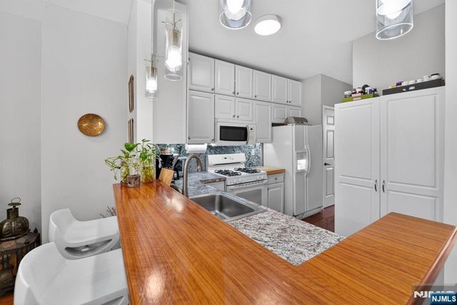 215 Barringer Drive 2088, Nutley, NJ 07110