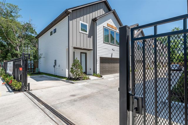 240 Julia Street E, Houston, TX 77022