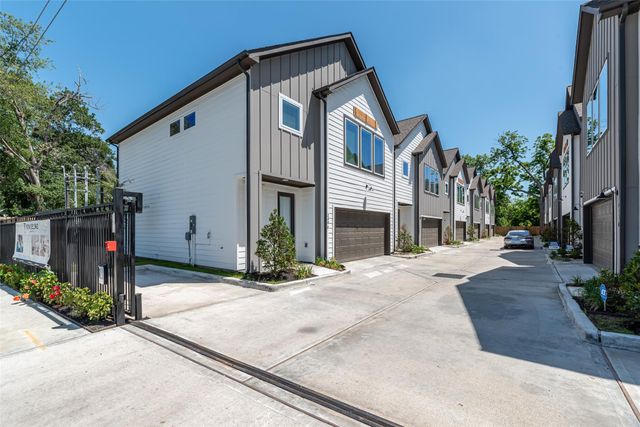 240 Julia Street E, Houston, TX 77022
