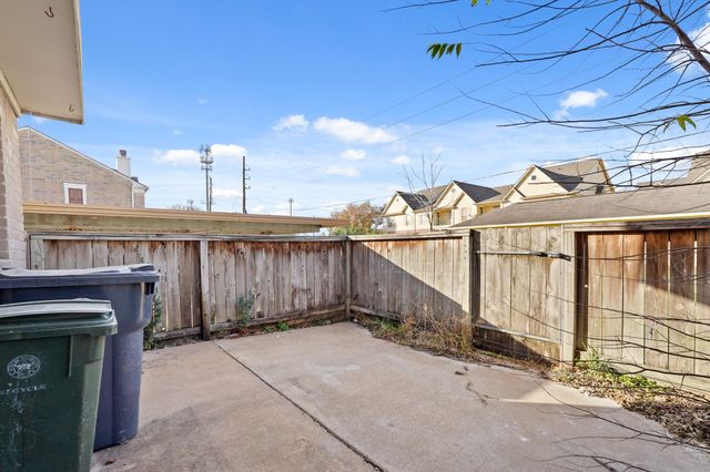 2808 Grants Lake Boulevard 405, Sugar Land, TX 77479