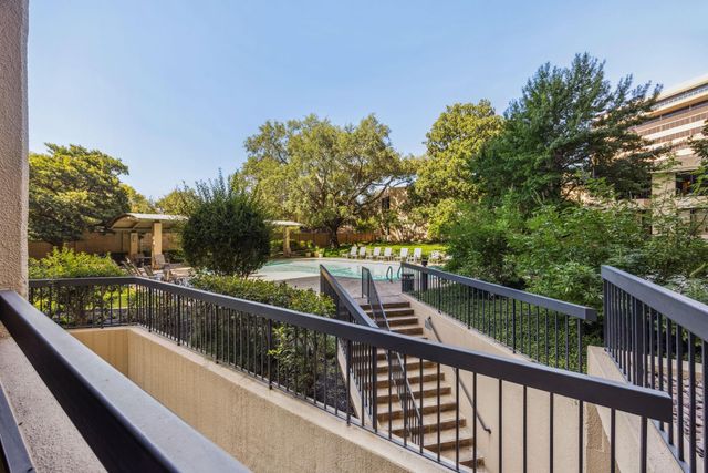 5555 Del Monte Drive 102, Houston, TX 77056