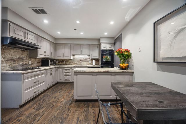 5555 Del Monte Drive 102, Houston, TX 77056