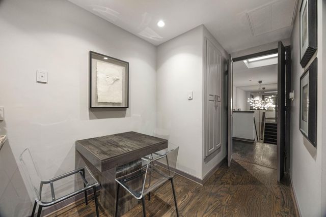 5555 Del Monte Drive 102, Houston, TX 77056