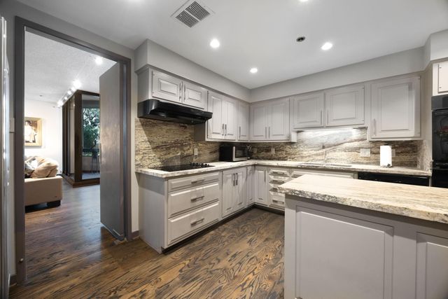 5555 Del Monte Drive 102, Houston, TX 77056