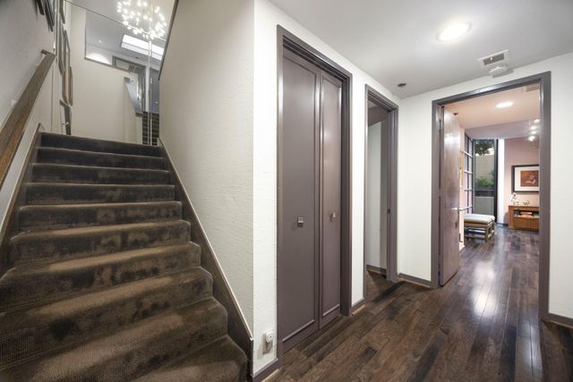 5555 Del Monte Drive 102, Houston, TX 77056