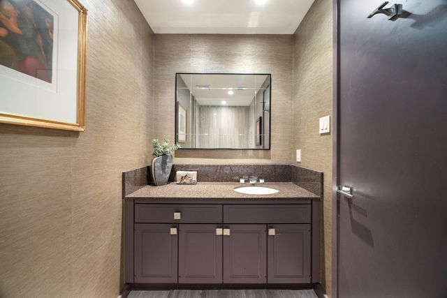 5555 Del Monte Drive 102, Houston, TX 77056