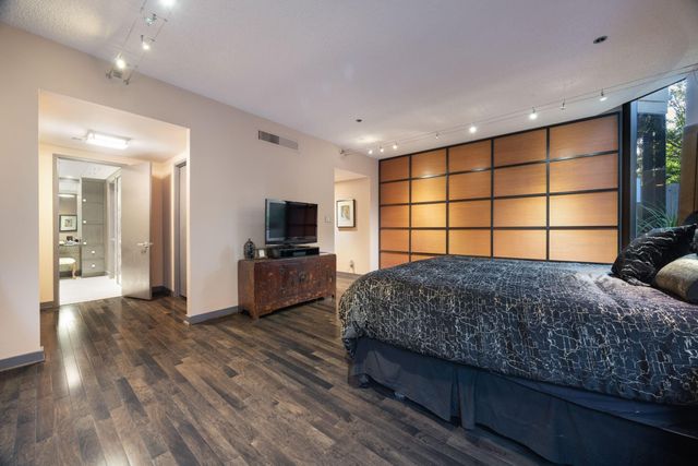 5555 Del Monte Drive 102, Houston, TX 77056